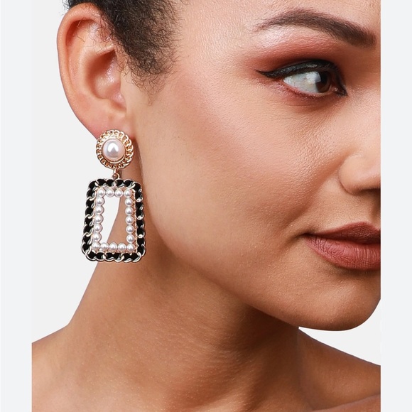 Cider Chain Pearl Earrings - Picture 3 of 16